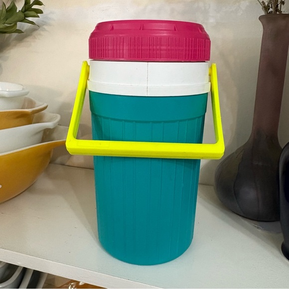 Vintage 1990s Igloo Plastic 1/2 Gallon Insulated Travel Water Jug Cooler - Picture 3 of 10